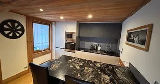 "Le Savoy" appartement de standing au cœur du village/piscine/garage