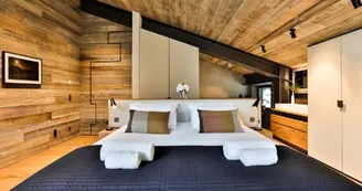 CHALET ON THE ROCKS CHALET ON THE ROCKS